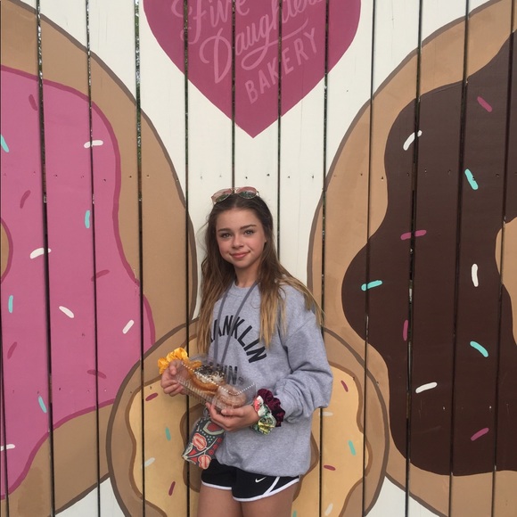 Meet your Posher, Sophia - Picture 1 of 1